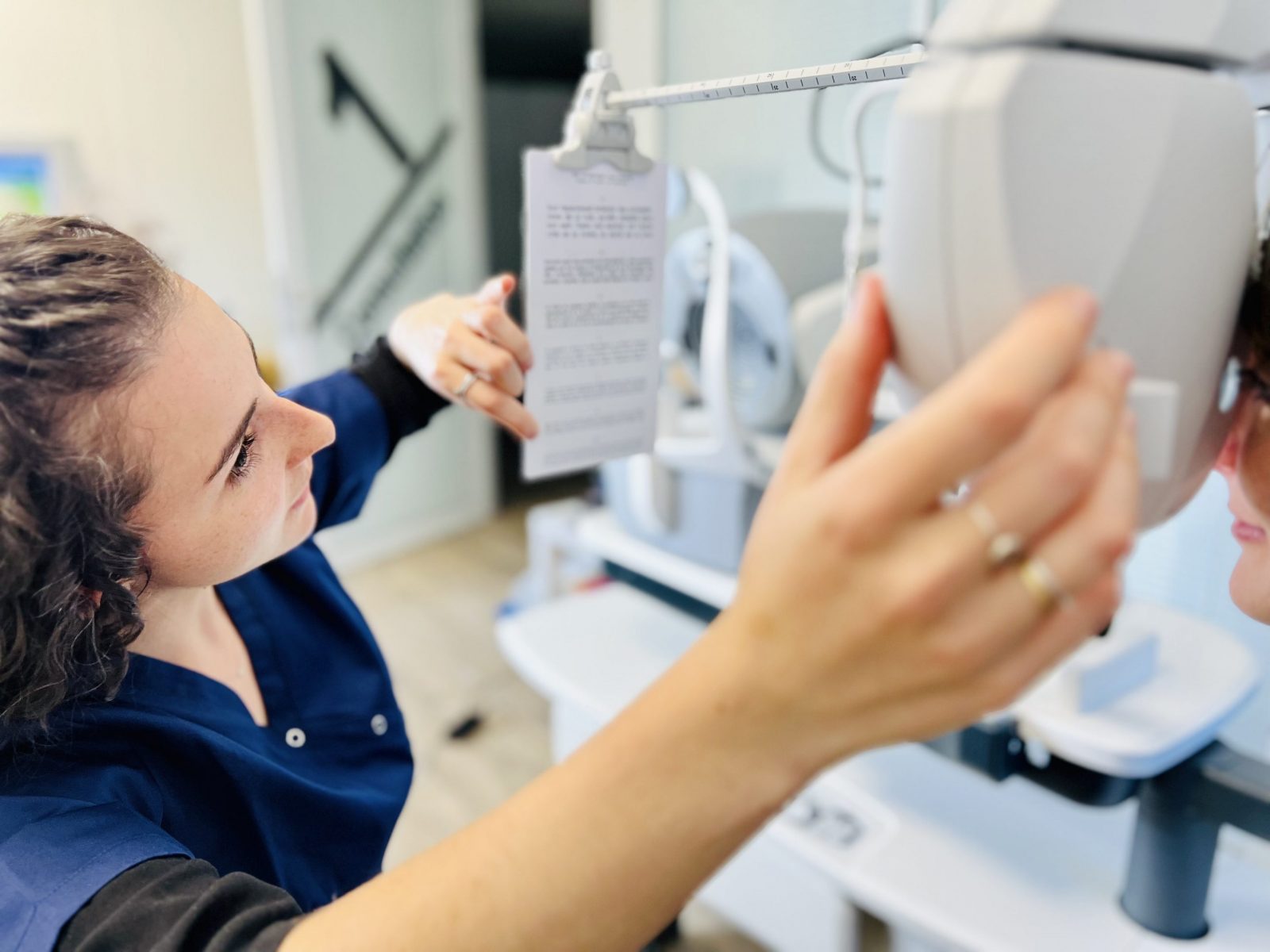 Consultation en ophtalmologie à Chambéry<br />
