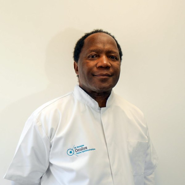 Dr Michel Boukaka, ophtalmologiste